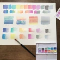 Derwent-Farby-Pastel-Shades-12-kolorow-2305865-30241000pxl-malowane-kolory.jpg